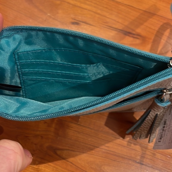 New Croft & Barrow wristlet grey and blue/teal w tassel charm - Picture 4 of 7